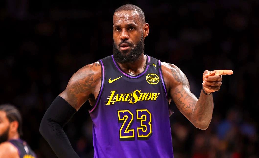 詹姆斯连续十五场比赛得分超过败北,独行侠不断突破!