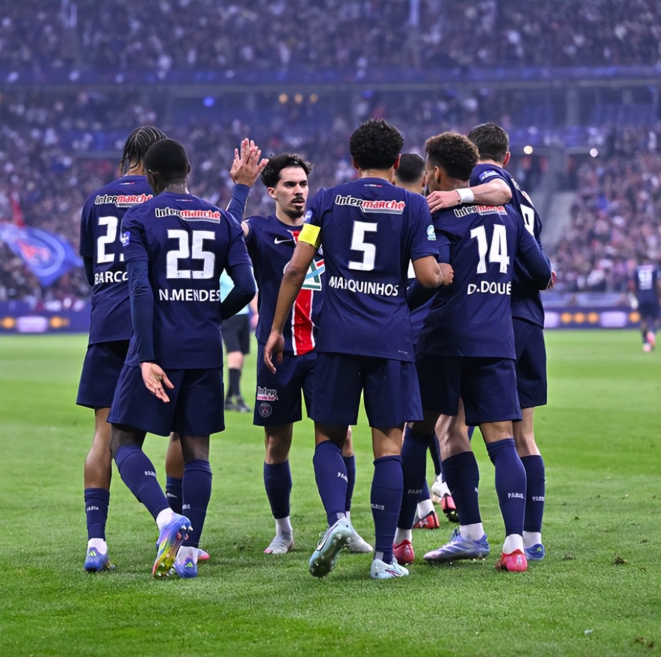 关于Ming重返赛场,比赛局势复杂首场状态出色,巴黎圣日耳曼观众沸腾!的信息