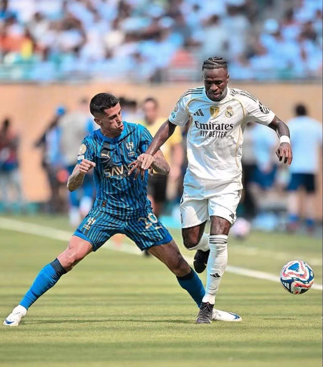 分区决赛战况:达拉斯独行侠防线稳固,利雅得新月进攻受阻,利拉德成最佳的简单介绍